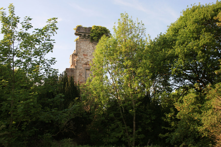 Elphinstone Tower Castle in Airth, Stirlingshire Stravaiging around